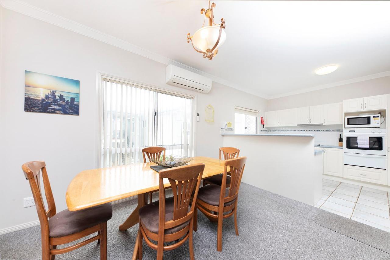 Meridian Beachside Apartments Олд Бар Екстериор снимка