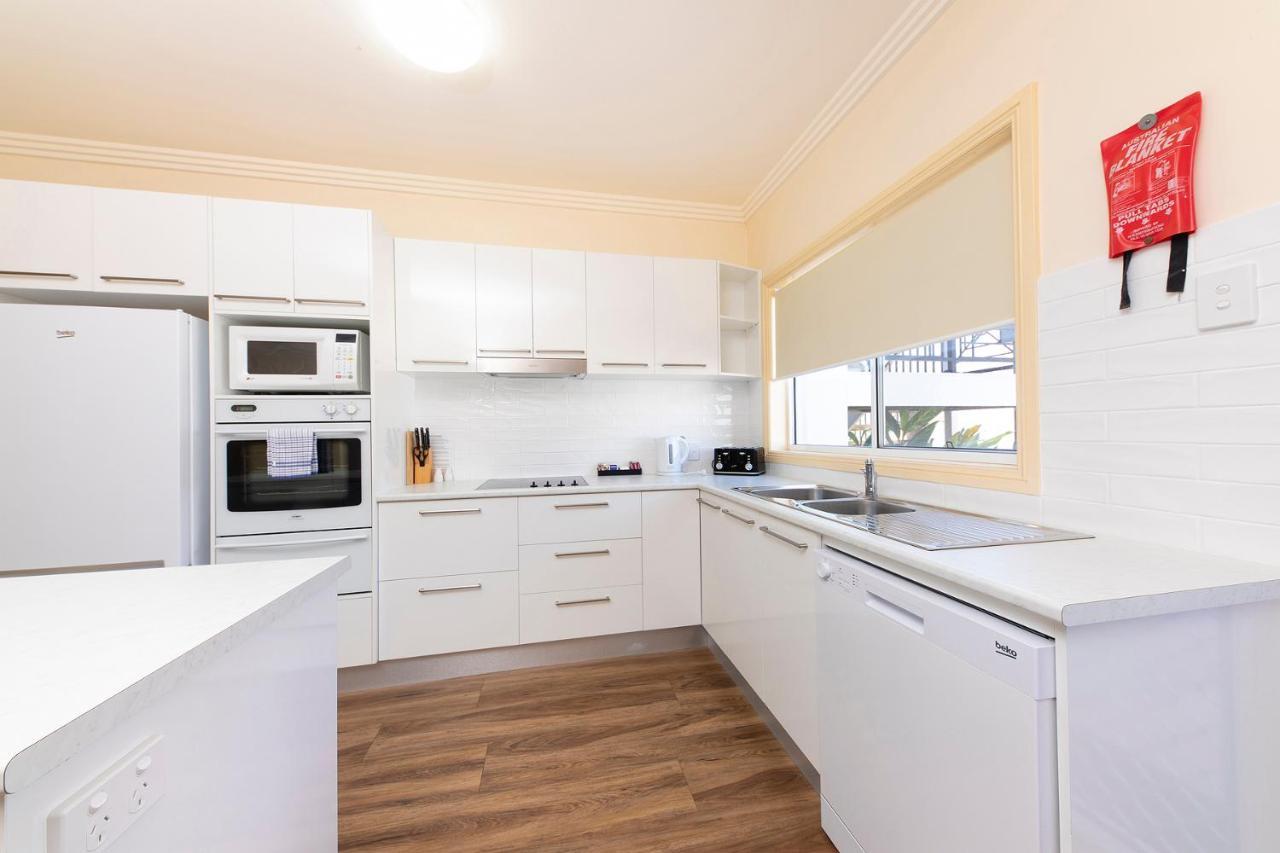 Meridian Beachside Apartments Олд Бар Екстериор снимка