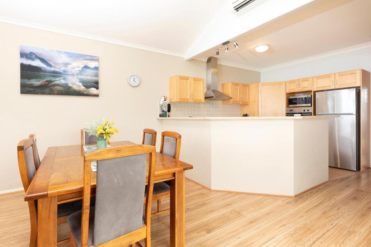 Meridian Beachside Apartments Олд Бар Екстериор снимка