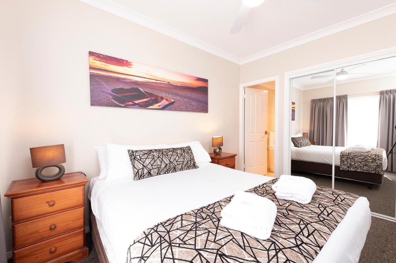 Meridian Beachside Apartments Олд Бар Екстериор снимка
