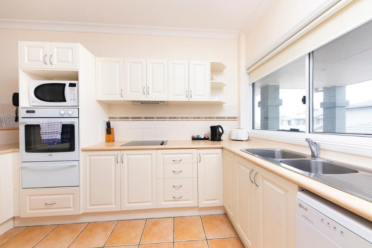 Meridian Beachside Apartments Олд Бар Екстериор снимка