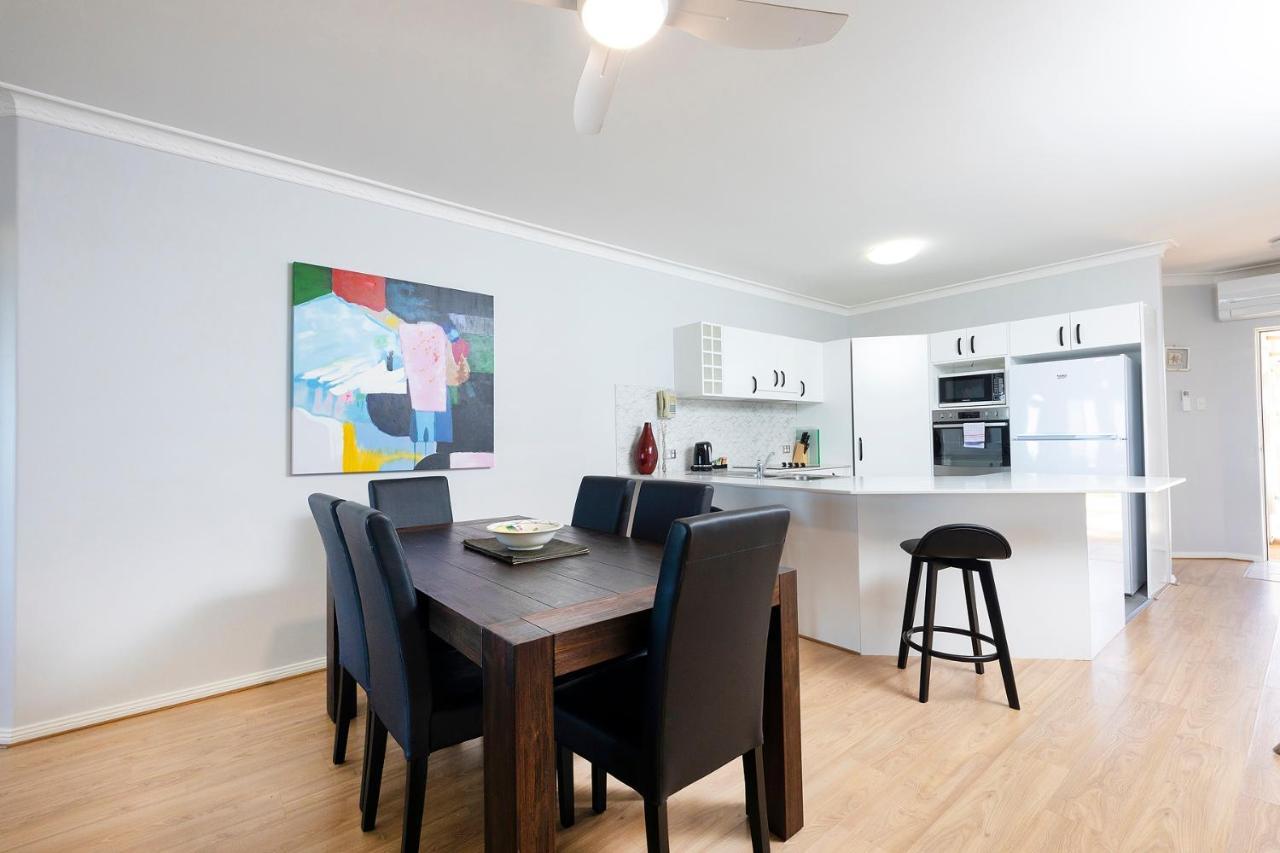 Meridian Beachside Apartments Олд Бар Екстериор снимка